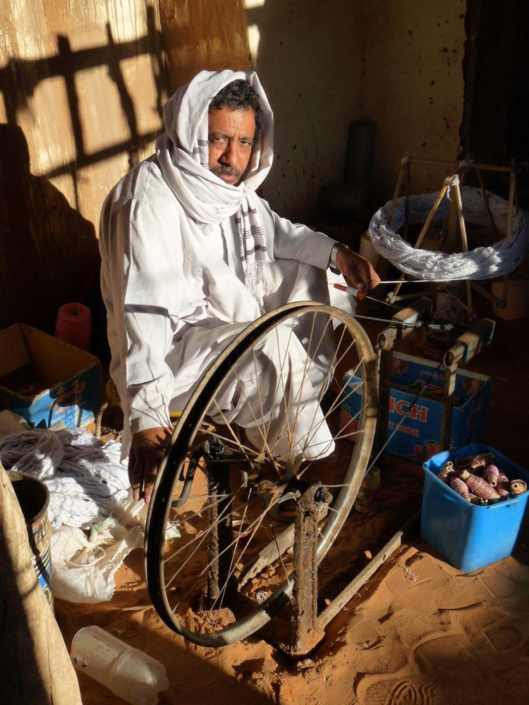 Cotton weaver in Shendi, Sudan, by Melissa Shales.