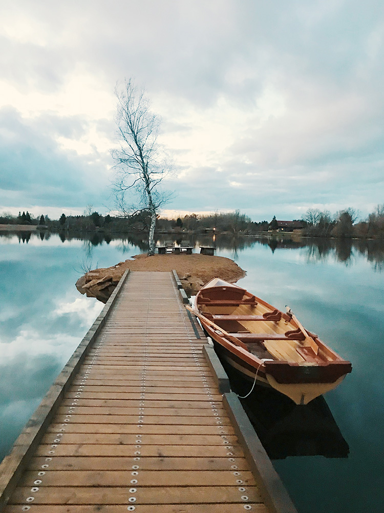 Claire Robinson photographed a rowing boat by a jetty in the Cotswolds